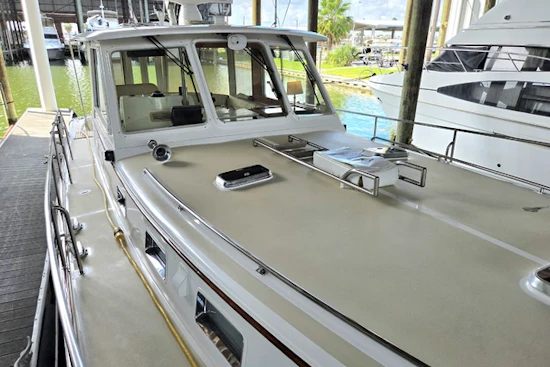Grand Banks Eastbay 43 HX SX Yacht For Sale