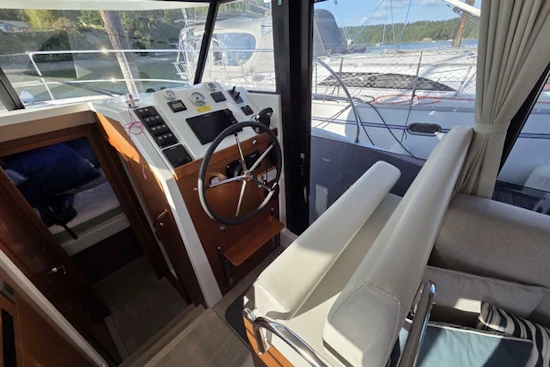 Beneteau Swift Trawler 30 Yacht For Sale