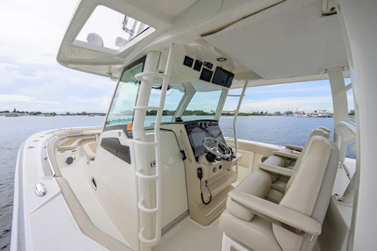 Boston Whaler 380 Outrage Yacht For Sale