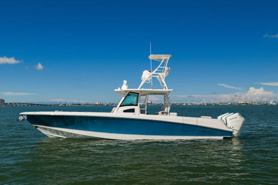 Boston Whaler 370 Outrage Yacht For Sale
