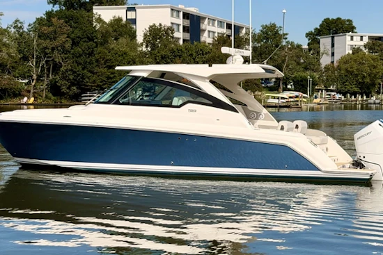 Tiara Yachts 34 LX Yacht For Sale