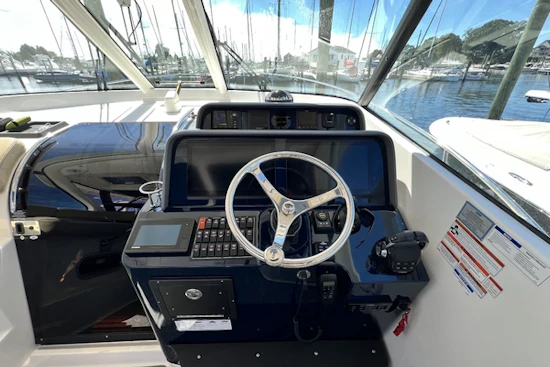 Pursuit 385 Offshore Yacht For Sale