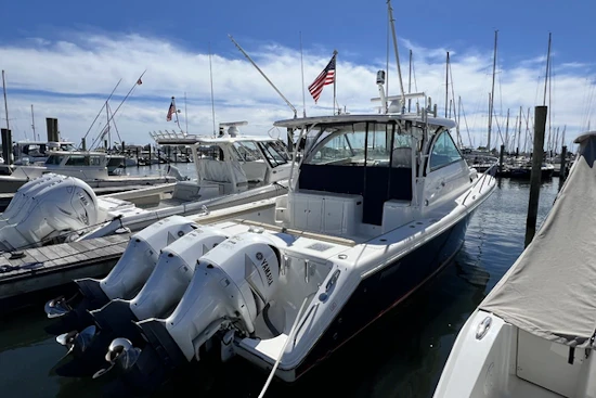 Pursuit 385 Offshore Yacht For Sale