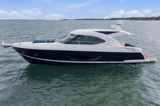 Riviera 4400 Sport Yacht Yacht For Sale