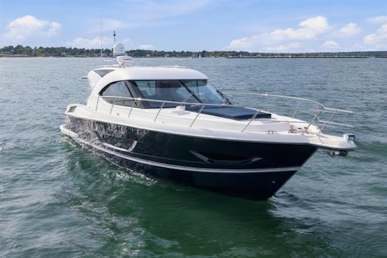 Riviera 4400 Sport Yacht Yacht For Sale