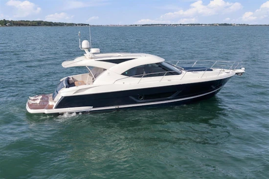 Riviera 4400 Sport Yacht Yacht For Sale