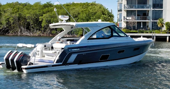 Formula 380 Super Sport Crossover Yacht For Sale