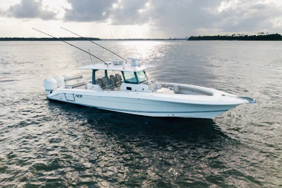 HCB 42 Lujo Yacht For Sale