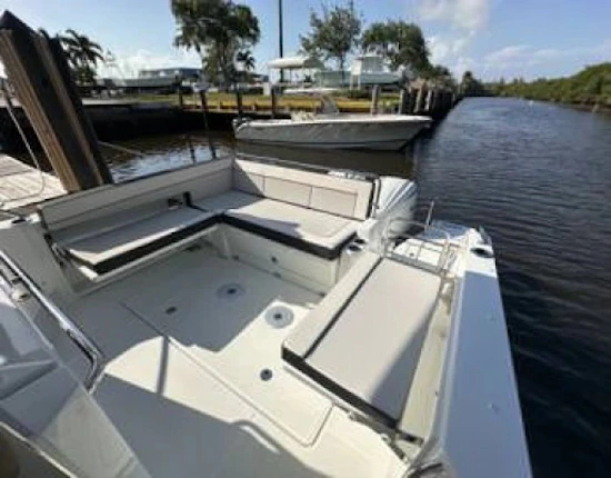Jeanneau 10.5 Walkaround Yacht For Sale