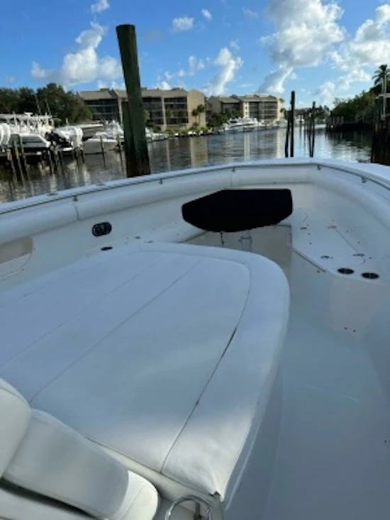 Boston Whaler 370 Outrage Yacht For Sale