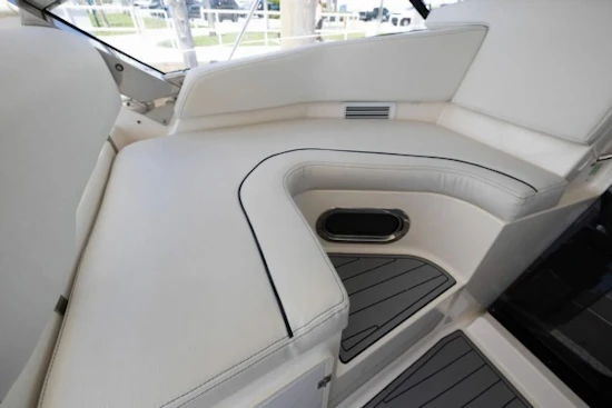 Pursuit 365i Sport Coupe Yacht For Sale