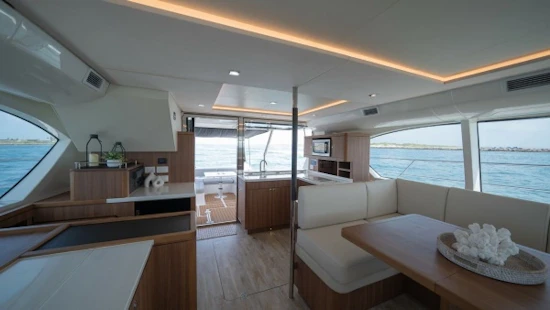 Aquila 44 Motor Yacht Yacht For Sale