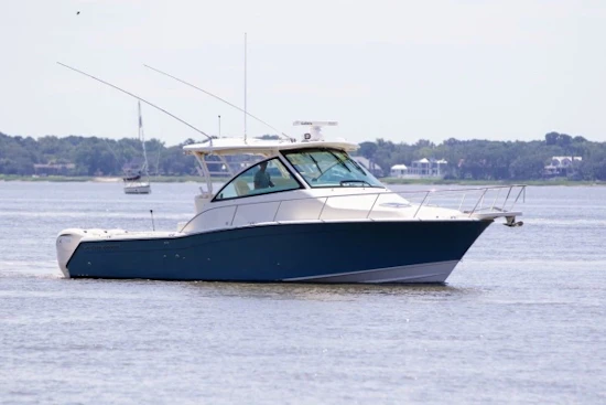 Grady-White 370 Express Yacht For Sale