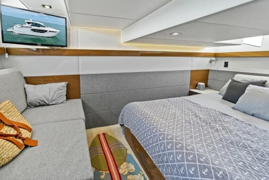 Cruisers Yachts 42 Cantius Yacht For Sale