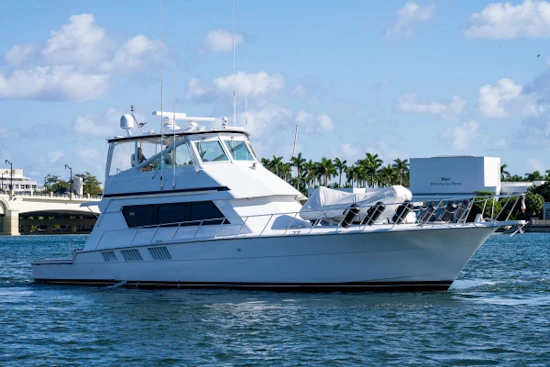 Hatteras 65 Convertible Yacht For Sale