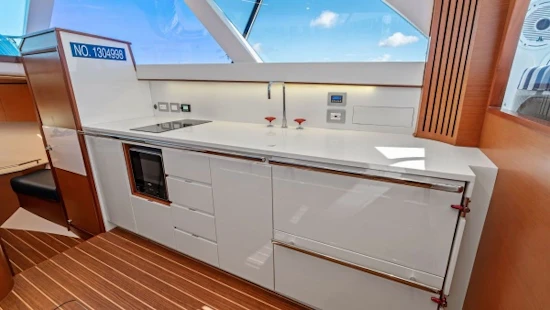 Bertram 35 Flybridge Yacht For Sale
