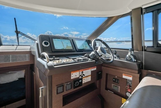 Prestige 460 Flybridge Yacht For Sale