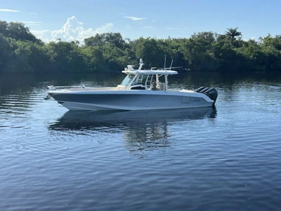 Boston Whaler 380 Outrage Yacht For Sale