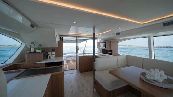 Aquila 44 Motor Yacht Yacht For Sale