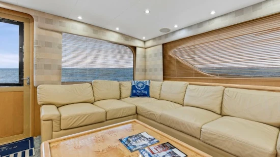 Hatteras 60 Enclosed Bridge Convertible Yacht For Sale