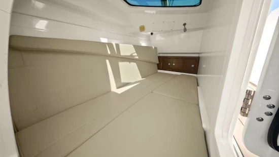 Boston Whaler 320 Vantage Yacht For Sale