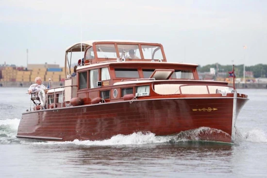 Chris-Craft Commuter Yacht For Sale
