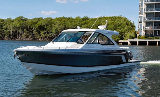 Formula 380 Super Sport Crossover Yacht For Sale
