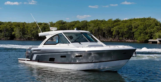 Formula 380 Super Sport Crossover Yacht For Sale