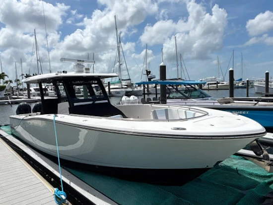 Robalo R360 Yacht For Sale