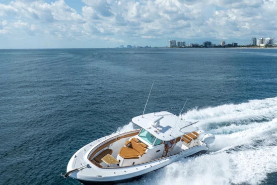 HCB 42 Lujo Yacht For Sale