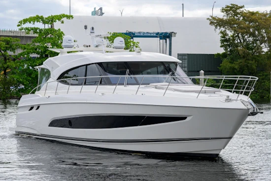 Riviera 5400 Sport Yacht Yacht For Sale