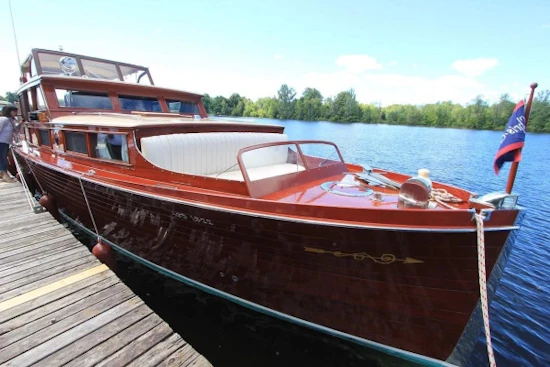 Chris-Craft Commuter Yacht For Sale