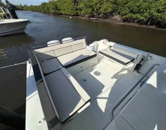 Jeanneau 10.5 Walkaround Yacht For Sale