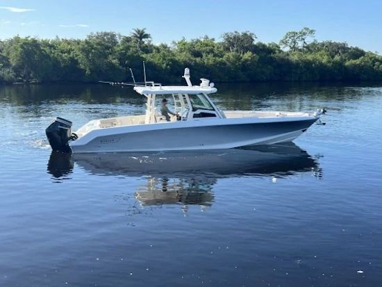Boston Whaler 380 Outrage Yacht For Sale