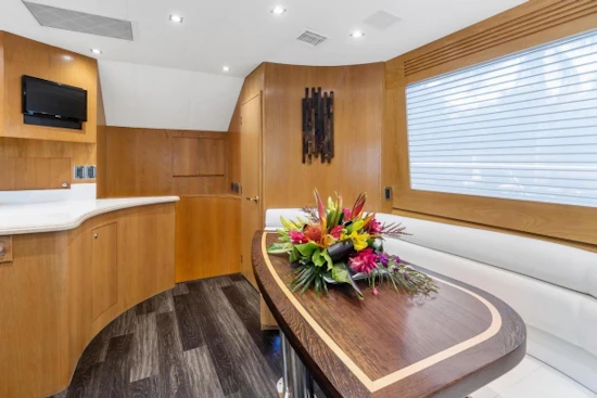 Hatteras 82 Convertible Yacht For Sale