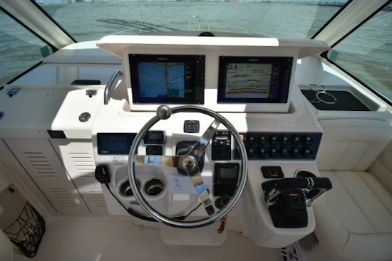 Grady-White 330 Express Yacht For Sale