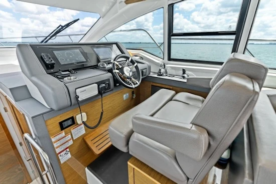 Cruisers Yachts 42 Cantius Yacht For Sale