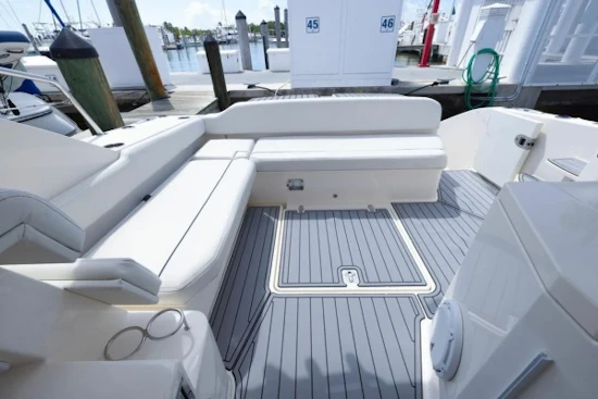Pursuit 365i Sport Coupe Yacht For Sale