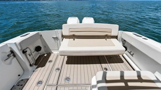 Boston Whaler 320 Vantage Yacht For Sale