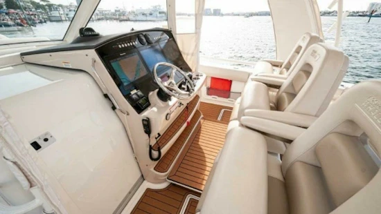 Boston Whaler 420 Outrage Yacht For Sale