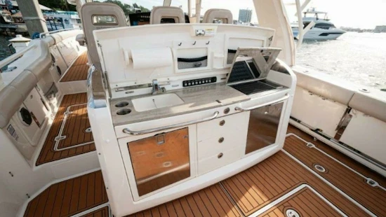 Boston Whaler 420 Outrage Yacht For Sale